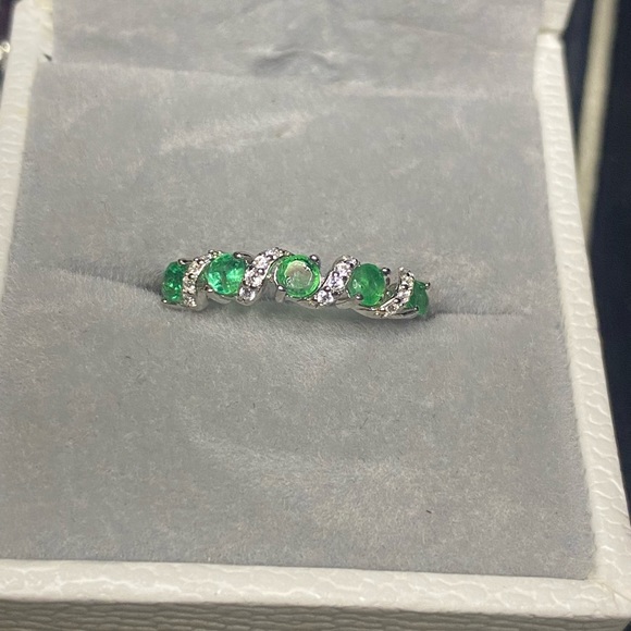 Natural Emerald Ring - Picture 7 of 11